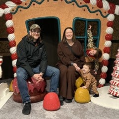 family-gingerbread-2025